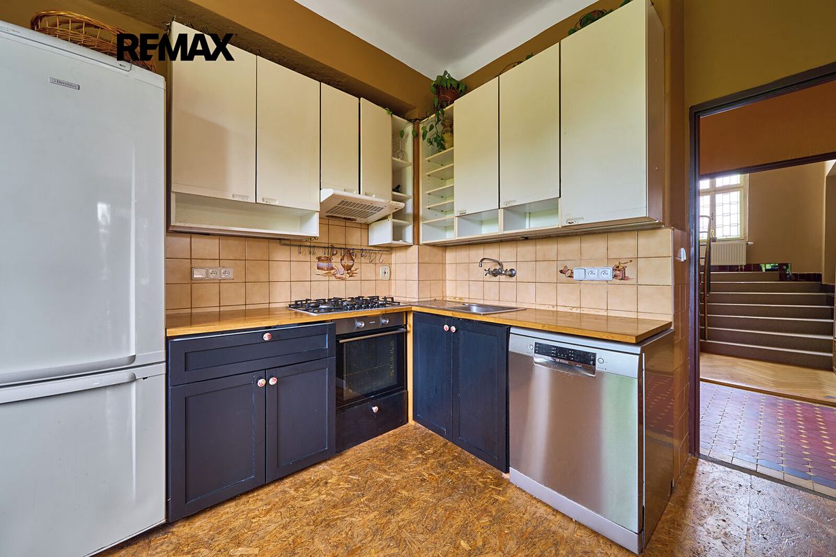 Prodej rodinného domu 210 m², pozemek 2068 m² – fotografie 3