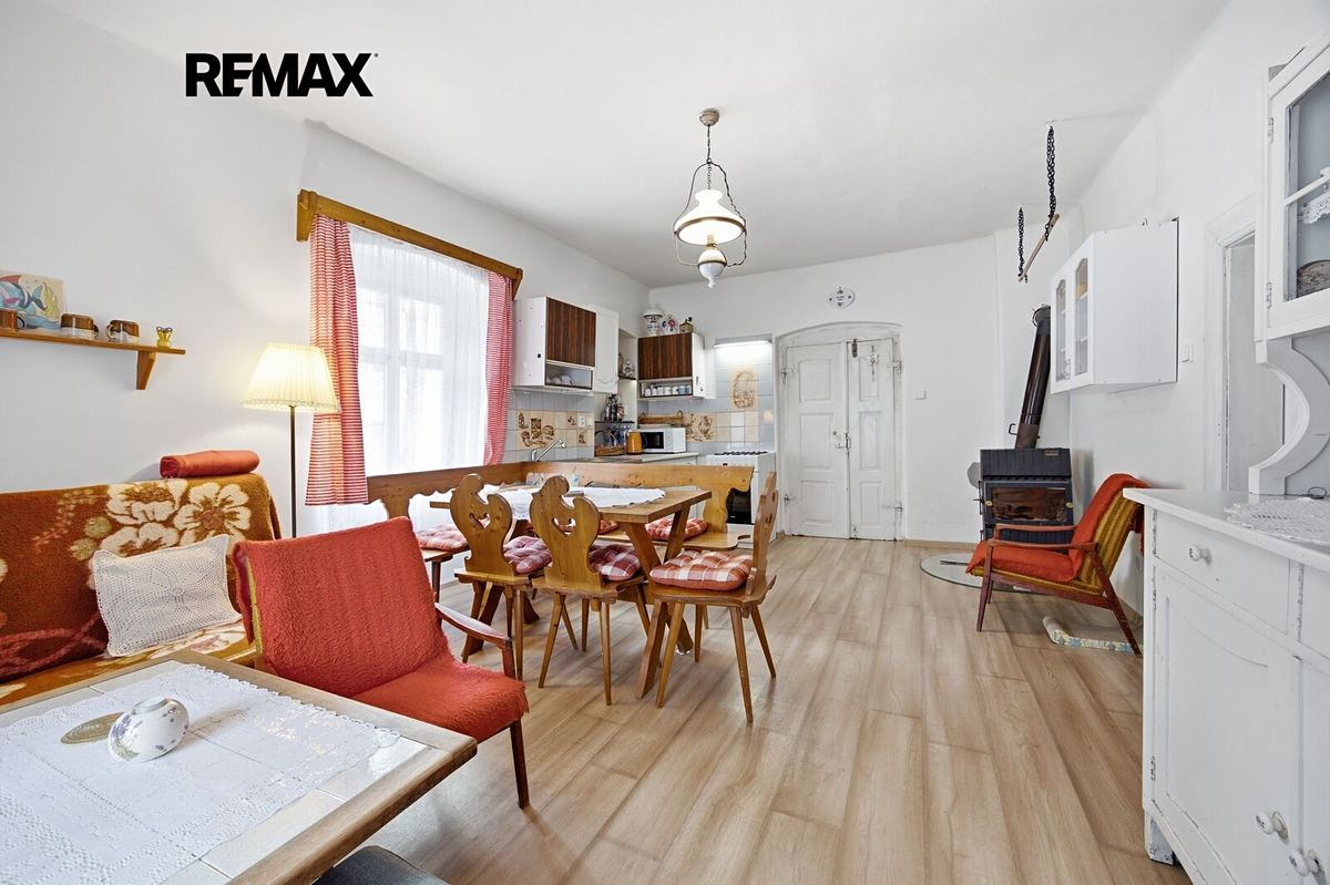 Prodej rodinného domu 98 m², pozemek 360 m² – fotografie 2
