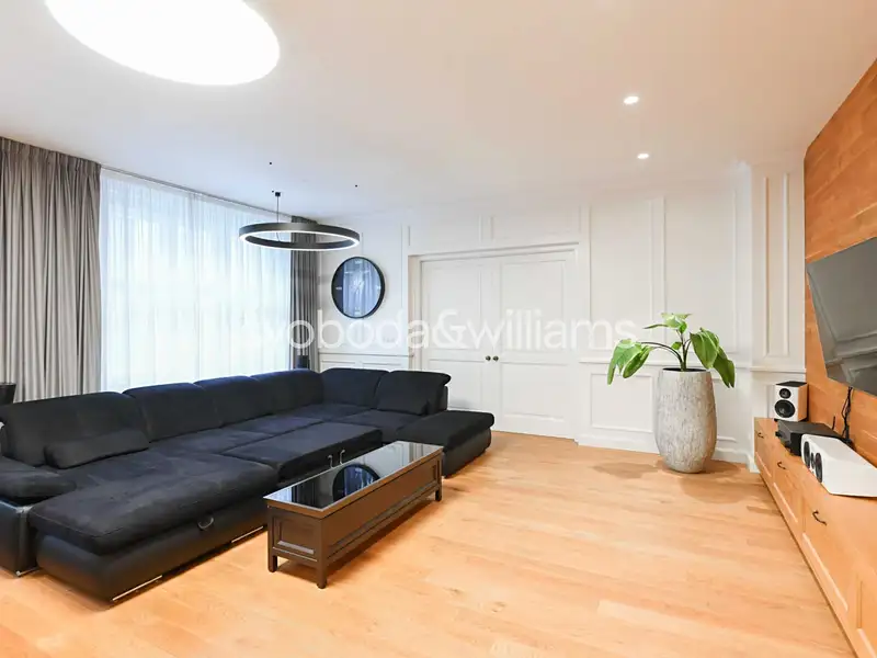 Pronájem bytu 4+kk 165 m², Praha – náhled fotky 2