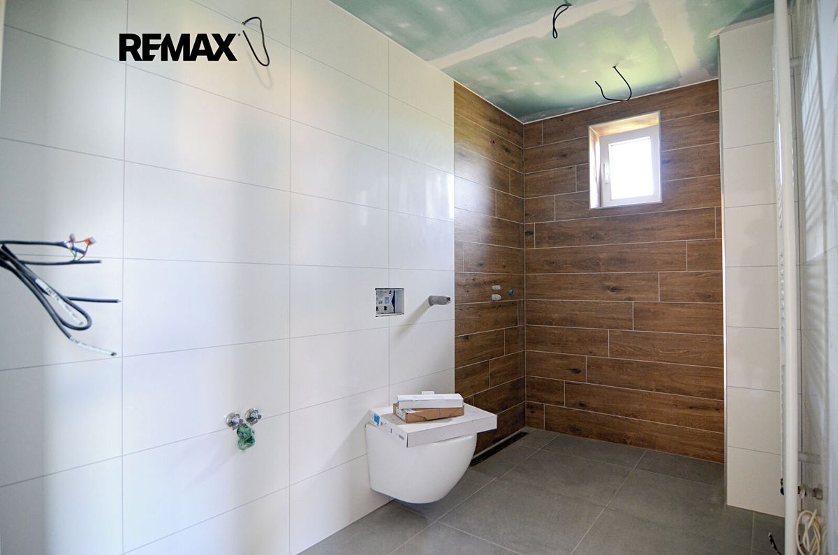 Prodej rodinného domu 240 m², pozemek 425 m² – fotografie 5