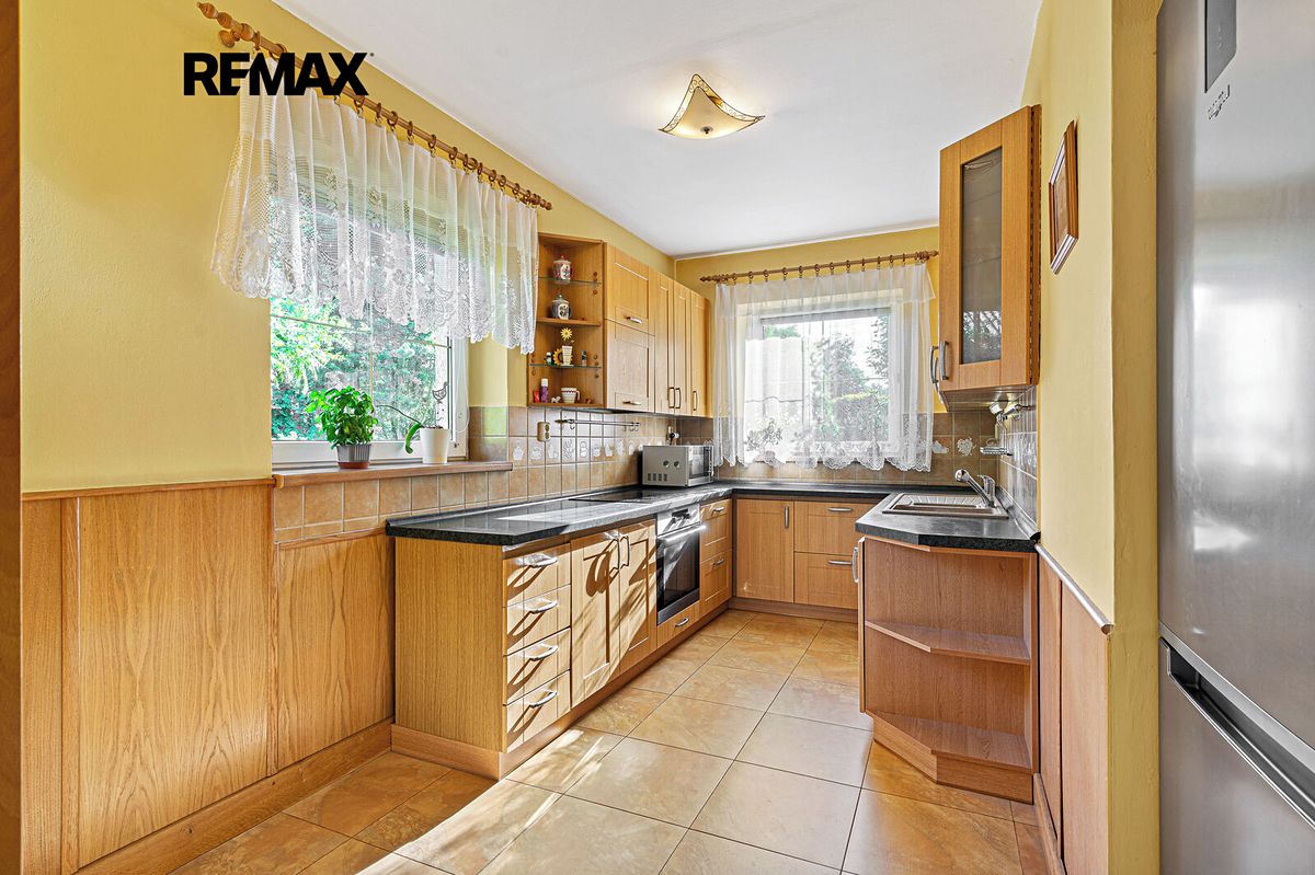 Prodej rodinného domu 186 m², pozemek 1033 m² – fotografie 3
