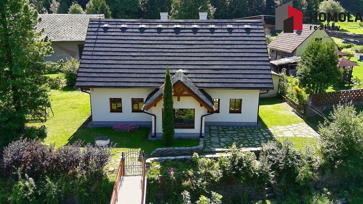 Prodej rodinného domu 177 m², pozemek 945 m² – fotografie 2