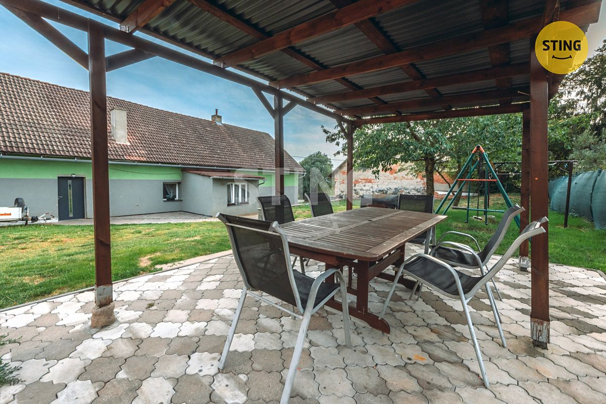 Prodej rodinného domu 220 m², pozemek 850 m² – fotografie 4