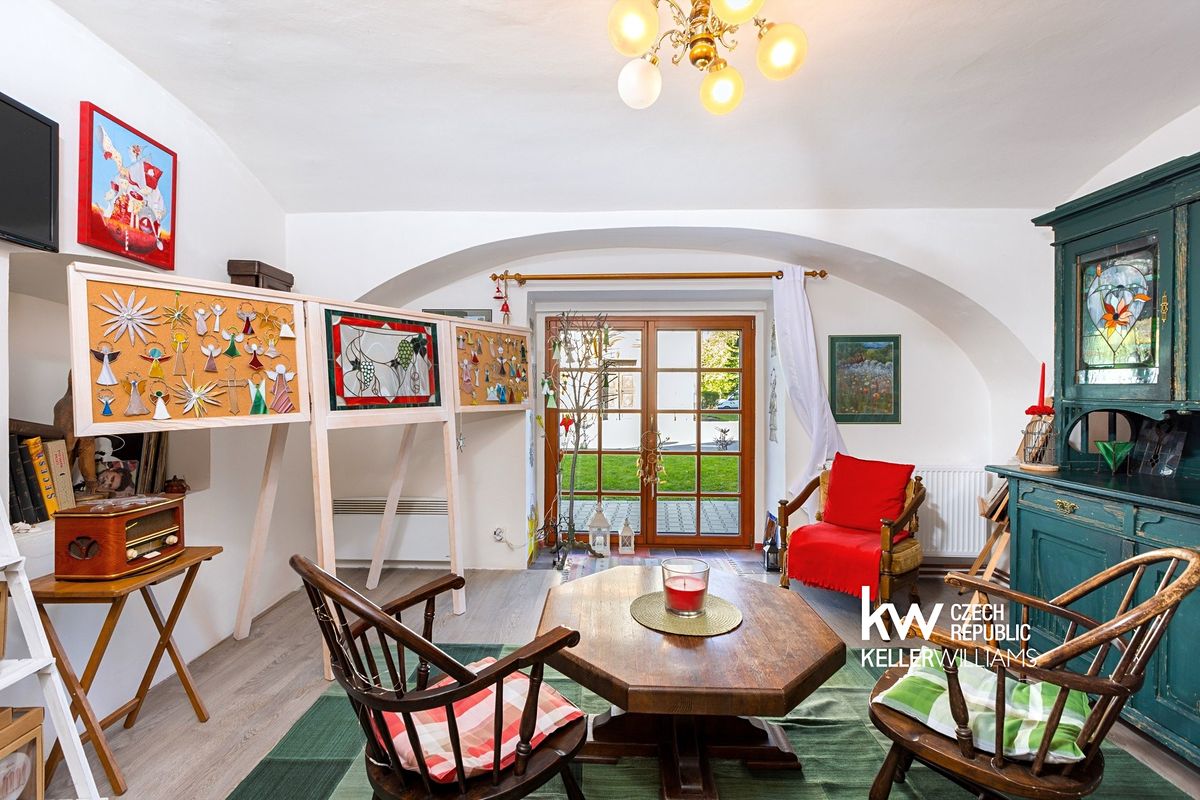 Prodej rodinného domu 201 m², pozemek 629 m² – fotografie 2