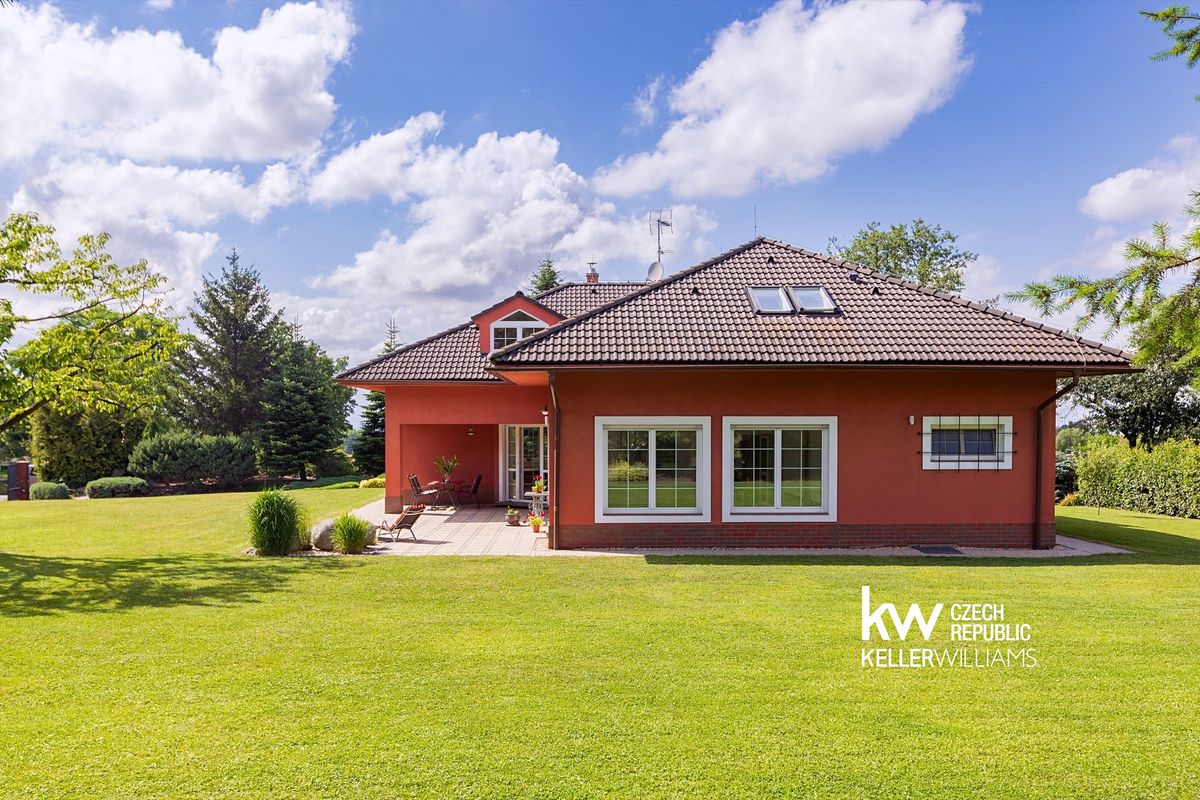 Prodej vily 412 m², pozemek 2583 m² – fotografie 2