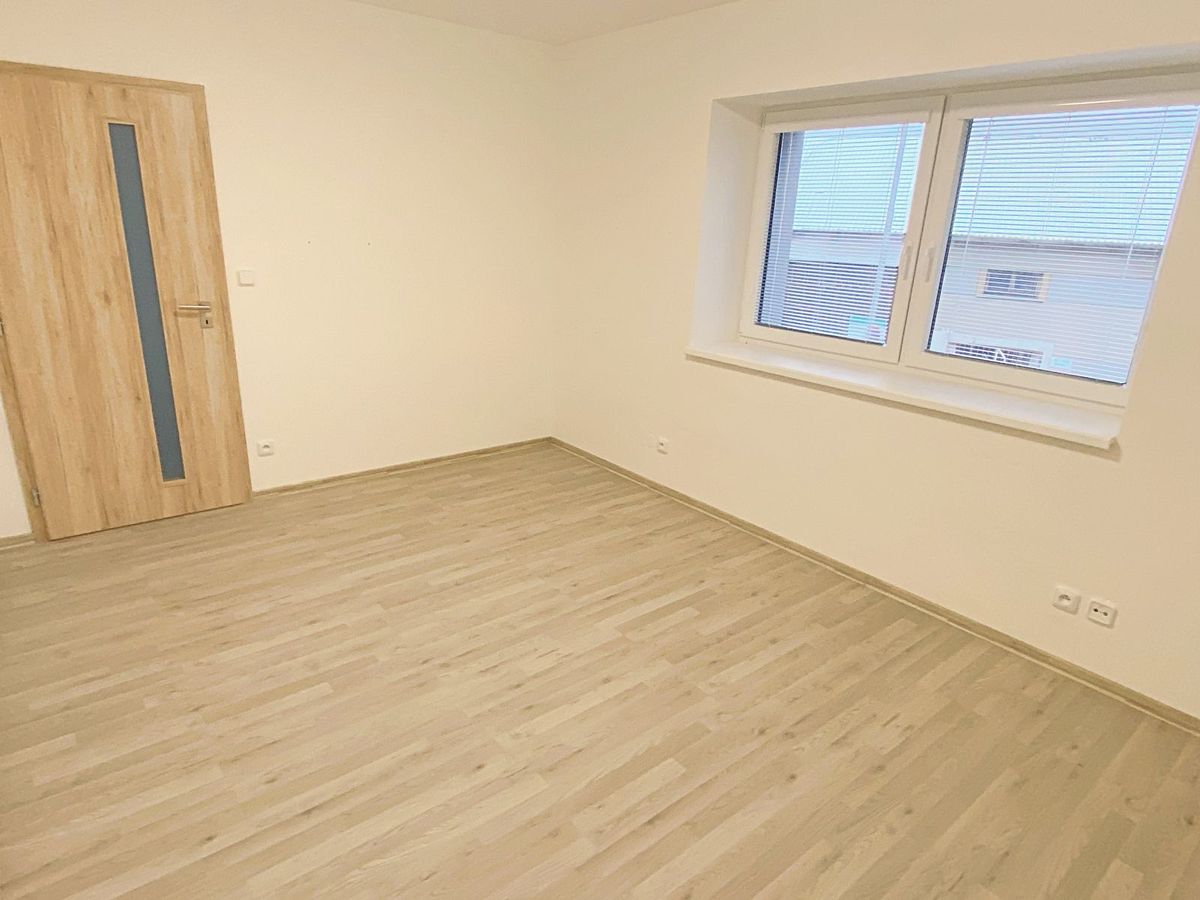 Pronájem bytu 4+kk 85 m² – fotografie 5
