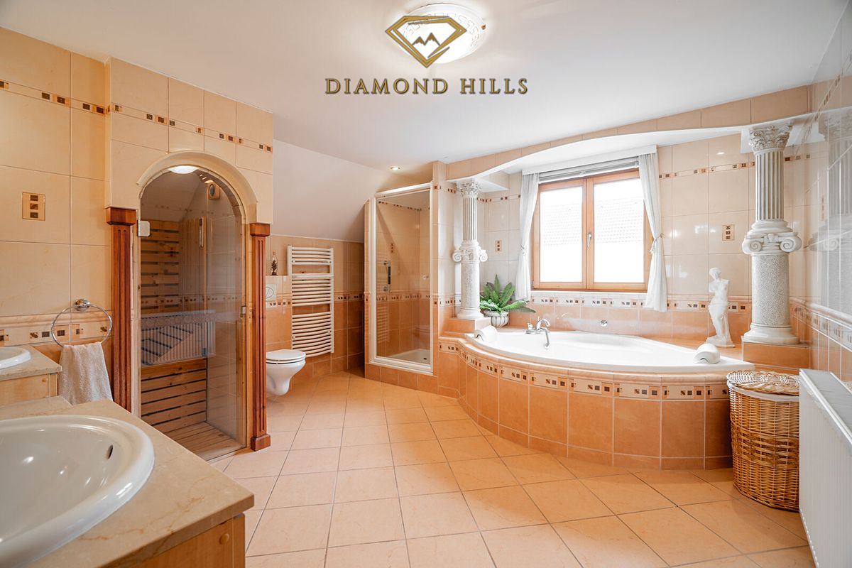 Prodej rodinného domu 299 m², pozemek 845 m² – fotografie 5