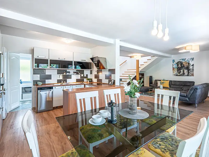 Prodej rodinného domu 319 m², pozemek 300 m², Sluhy – náhled fotky 2