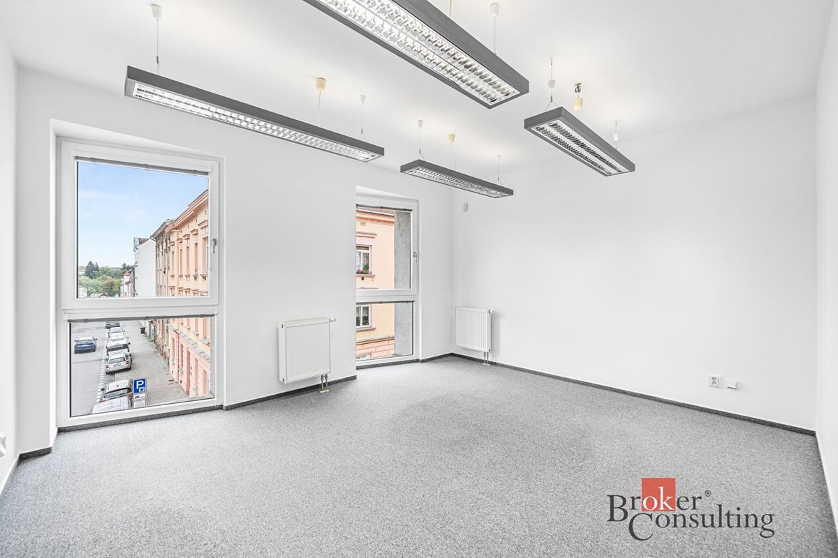 Pronájem kanceláře 54 m² – fotografie 3