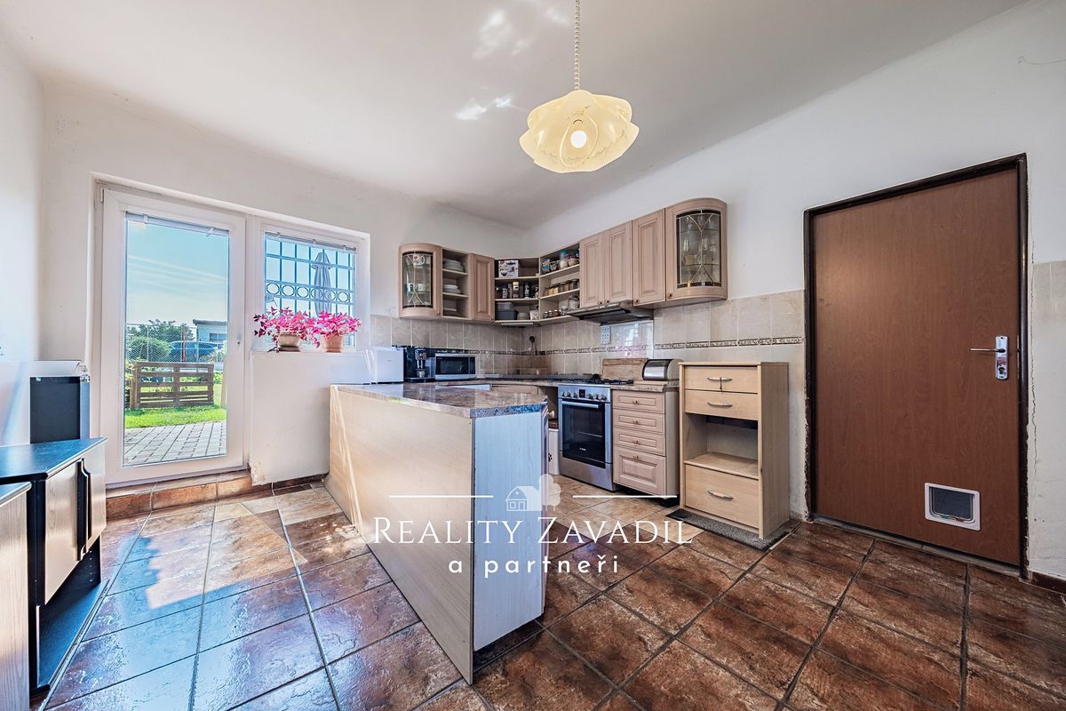Prodej rodinného domu 225 m², pozemek 1091 m² – fotografie 5