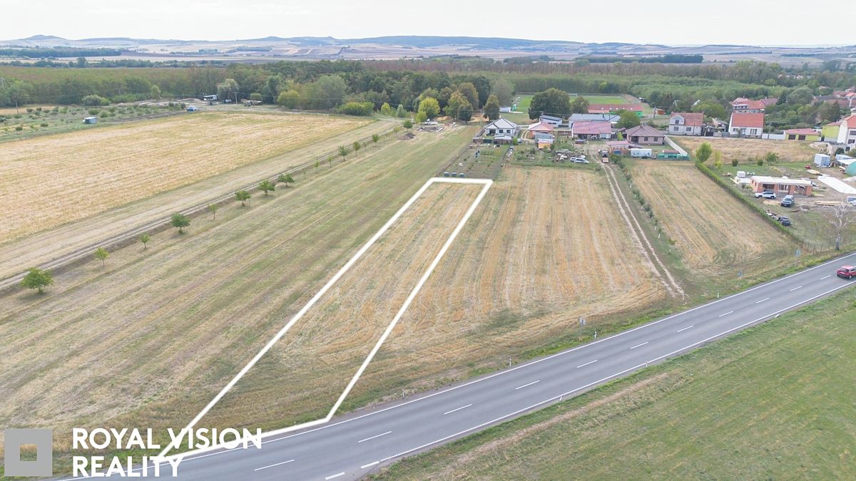 Prodej stavebního pozemku 2035 m² – fotografie 3