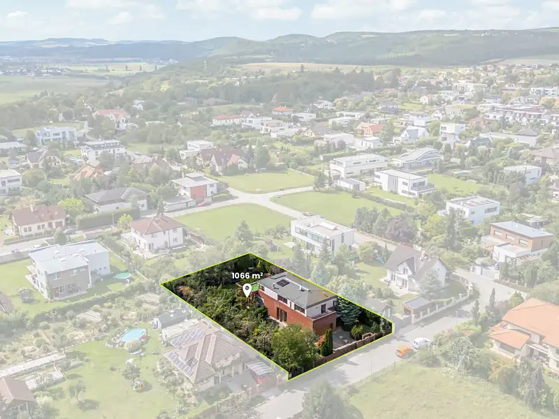 Prodej rodinného domu 300 m², pozemek 1066 m², Černošice – náhled fotky 2