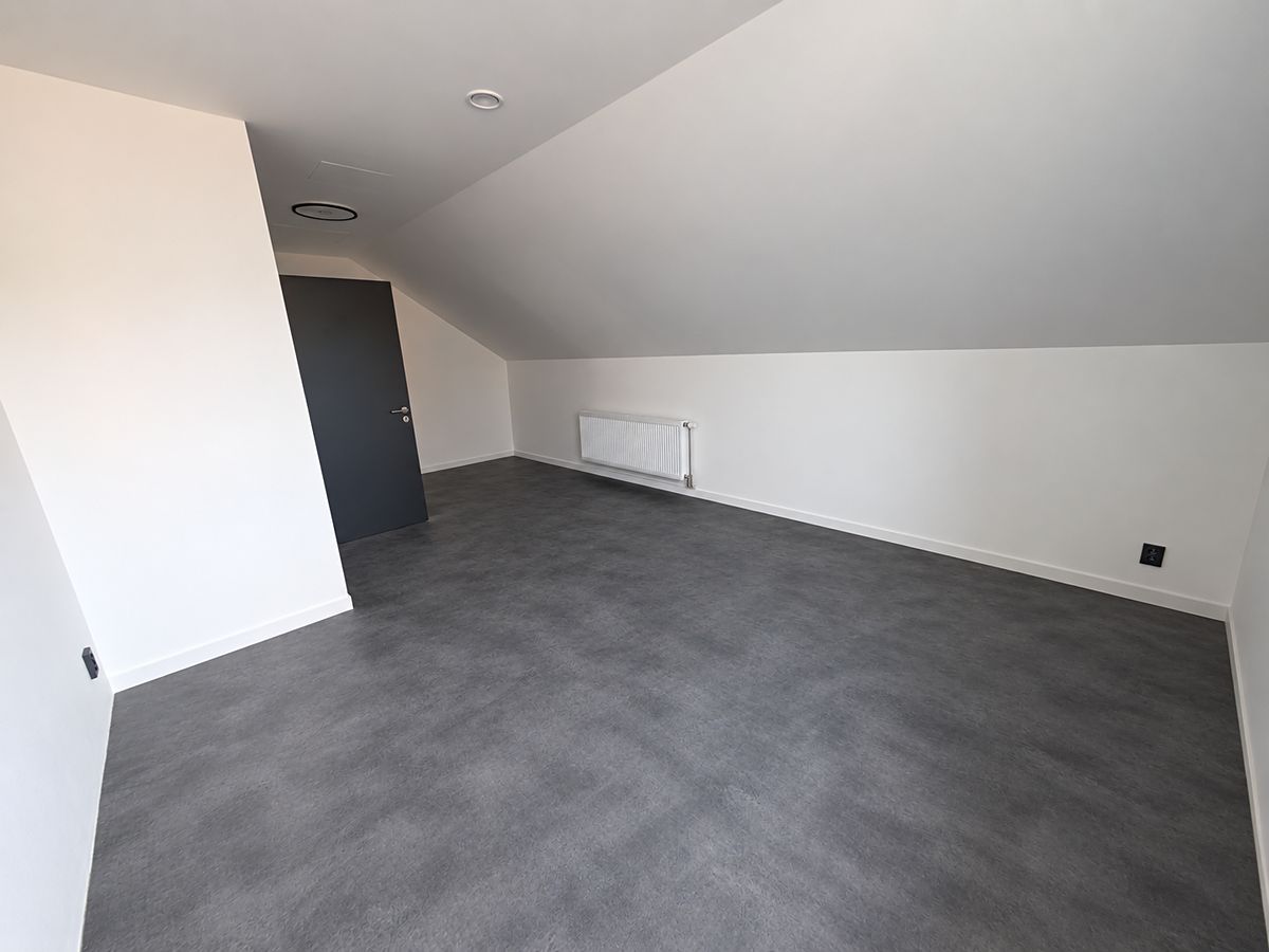 Pronájem kanceláře 323 m² – fotografie 3