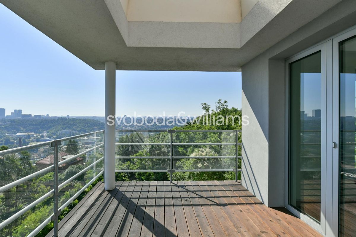 Pronájem bytu 5+kk 181 m² – fotografie 2