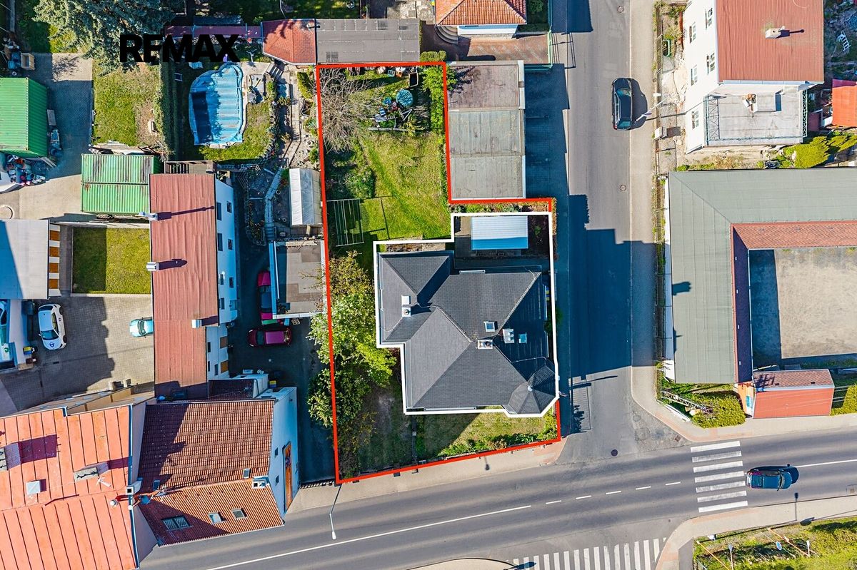 Prodej rodinného domu 260 m², pozemek 180 m² – fotografie 4