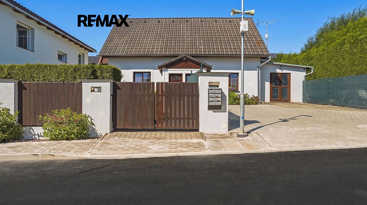 Prodej rodinného domu 298 m², pozemek 654 m² – fotografie 3