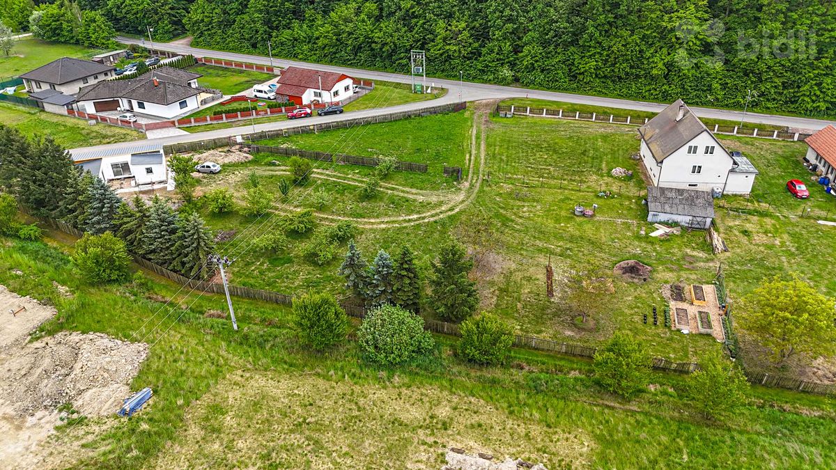 Prodej stavebního pozemku 812 m² – fotografie 2