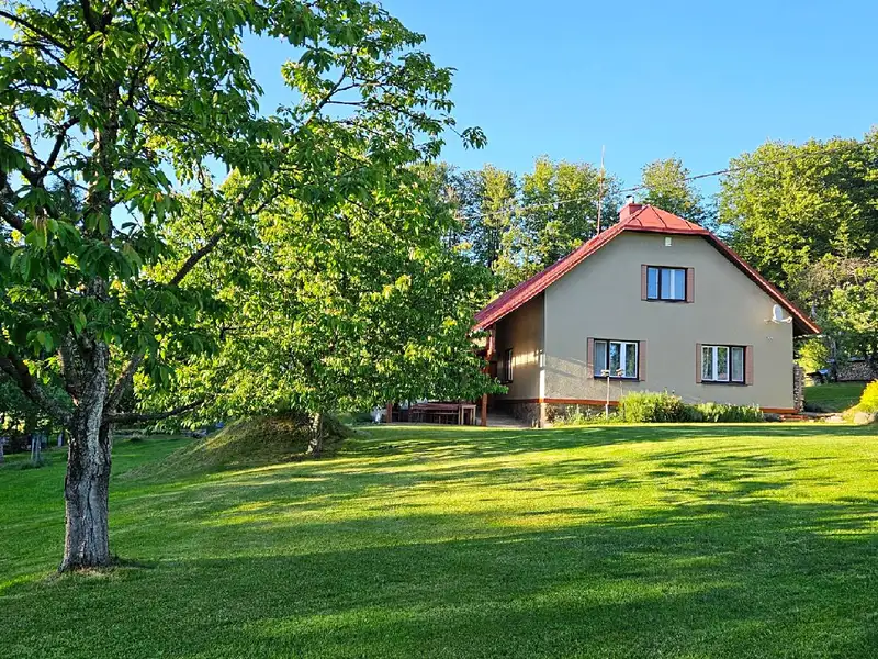 Pronájem rodinného domu 110 m², pozemek 21000 m², Sněžné – náhled fotky 1