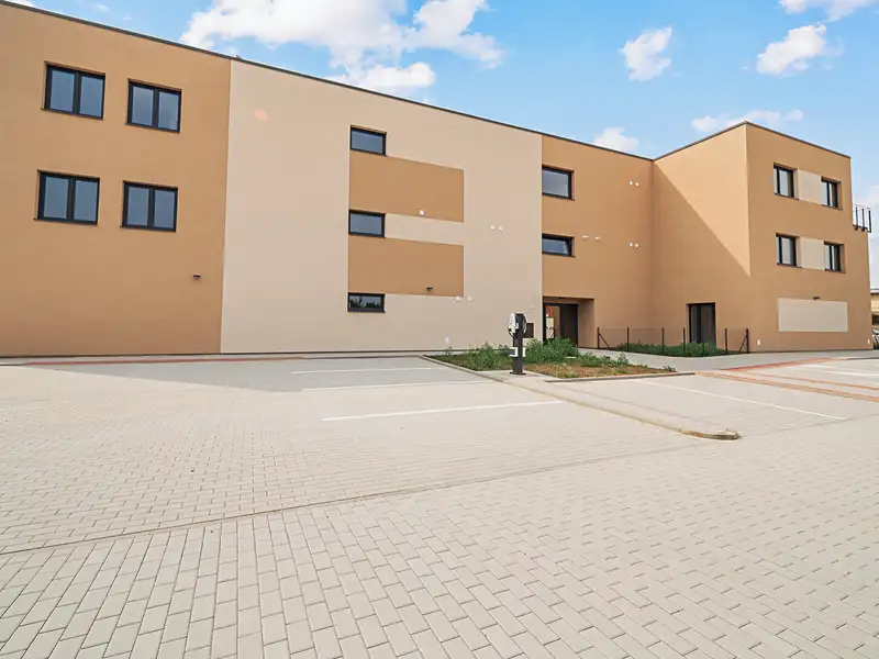 Pronájem bytu 3+kk 78 m², Hradec Králové – náhled fotky 1