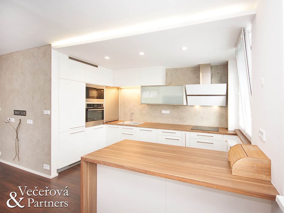 Pronájem bytu 3+kk 84 m²