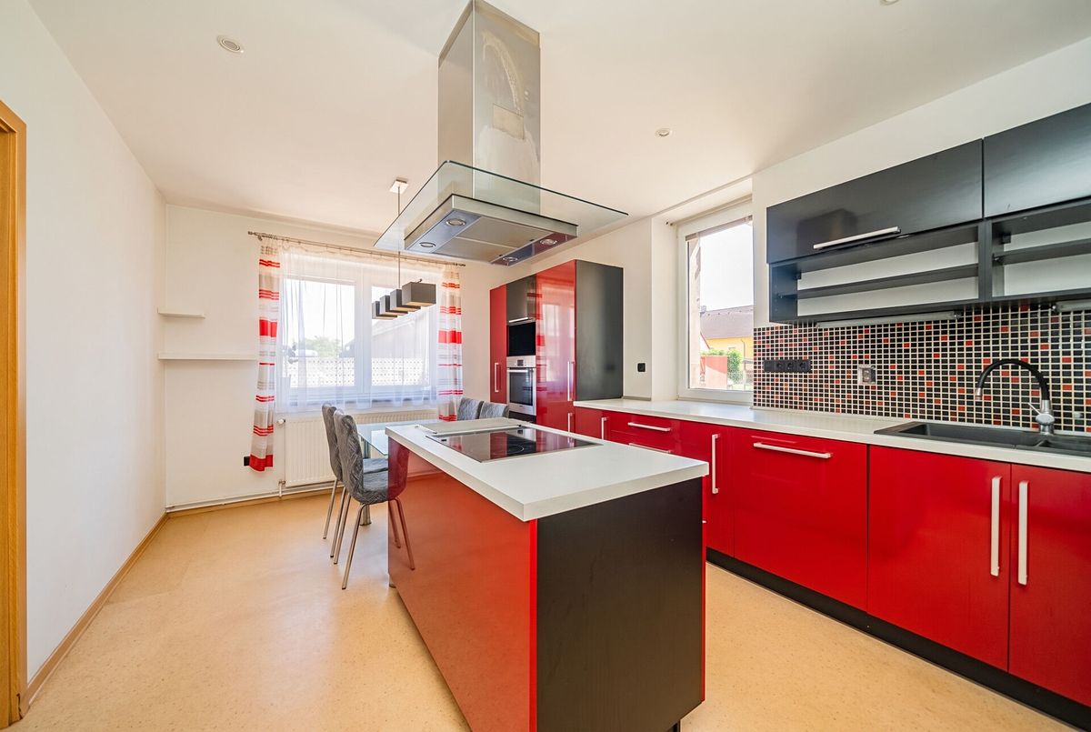 Prodej rodinného domu 130 m², pozemek 1444 m² – fotografie 4