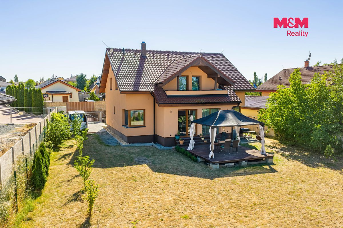 Prodej rodinného domu 173 m², pozemek 807 m² – fotografie 3