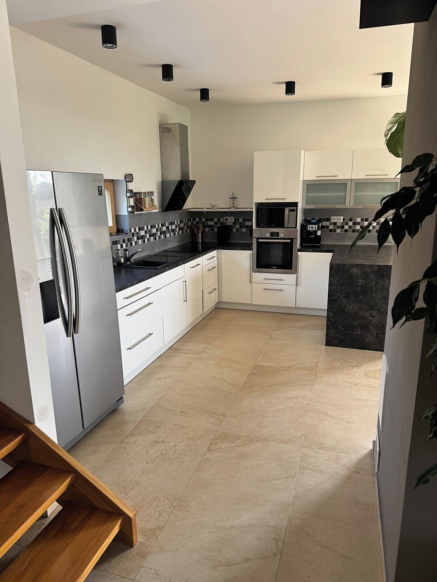 Prodej rodinného domu 155 m², pozemek 1200 m² – fotografie 2