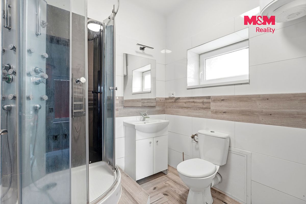 Prodej rodinného domu 293 m², pozemek 704 m² – fotografie 2