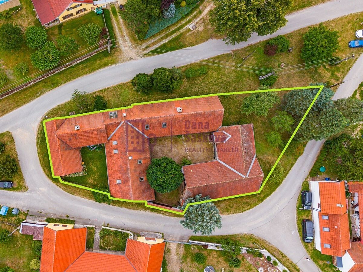 Prodej rodinného domu 566 m², pozemek 1204 m² – fotografie 2