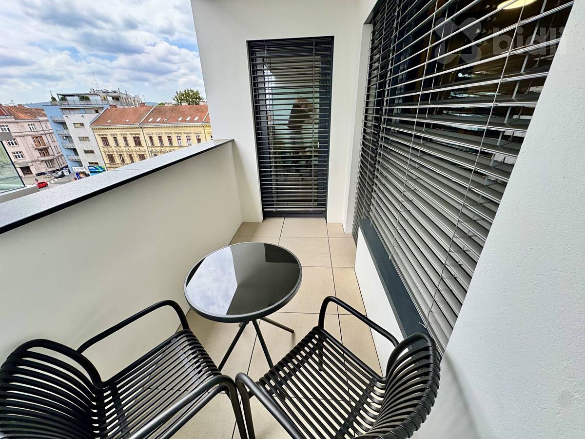 Pronájem bytu 1+kk 43 m² – fotografie 4