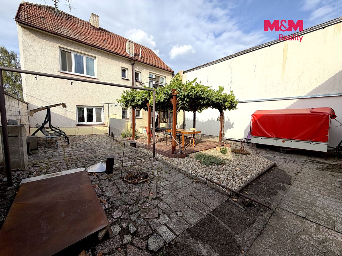 Prodej rodinného domu 225 m², pozemek 777 m² – fotografie 4