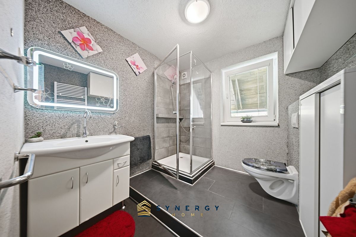 Prodej rodinného domu 200 m², pozemek 615 m² – fotografie 4