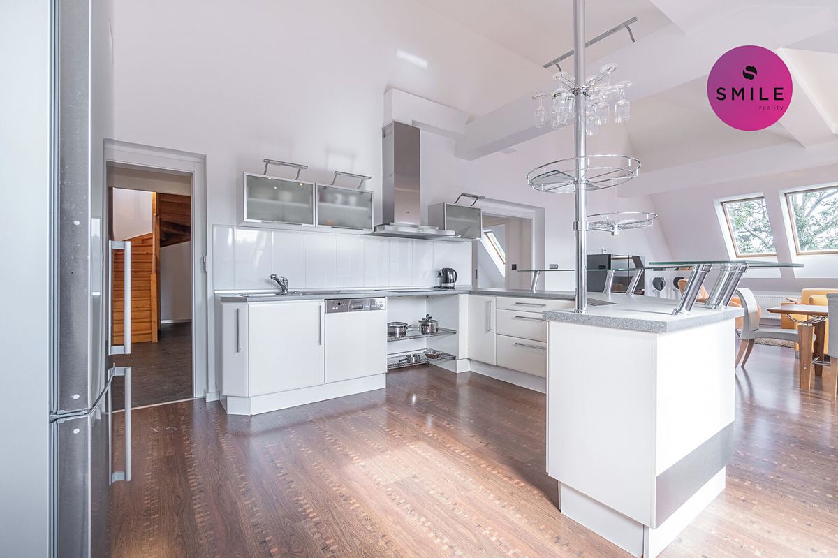 Pronájem bytu 4+kk 211 m² – fotografie 2