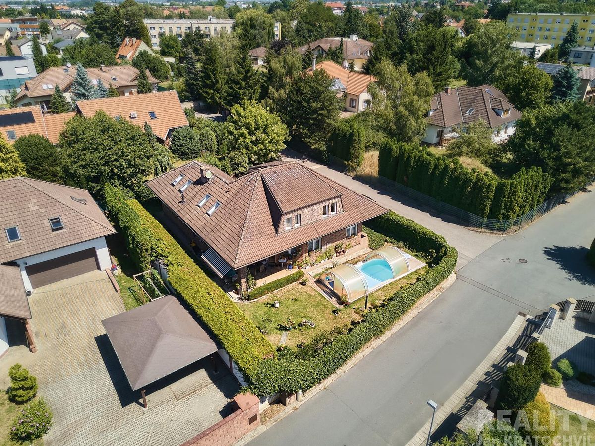 Prodej rodinného domu 320 m², pozemek 648 m² – fotografie 4