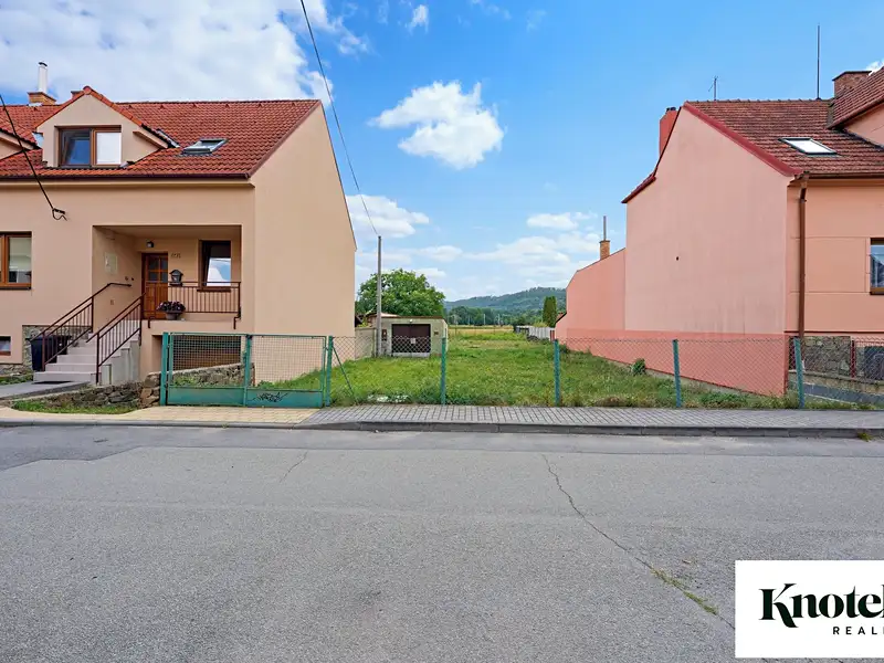 Prodej stavebního pozemku 825 m², Spešov – náhled fotky 2