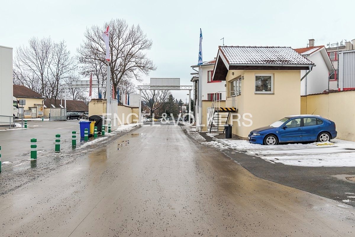 Pronájem kanceláře 2326 m²