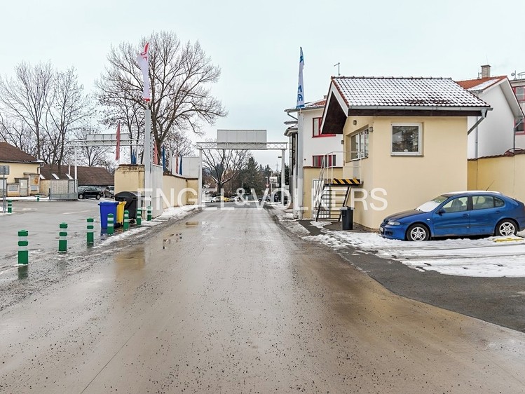 Комерційне приміщення в оренду, 2 326 м² (1 з 20)