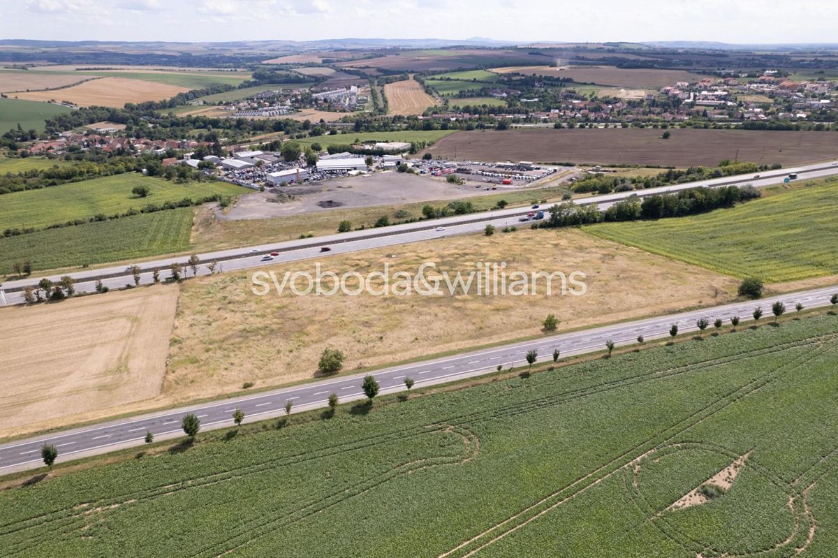 Pronájem skladového prostoru 3078 m², Holubice – fotka 1 z 3