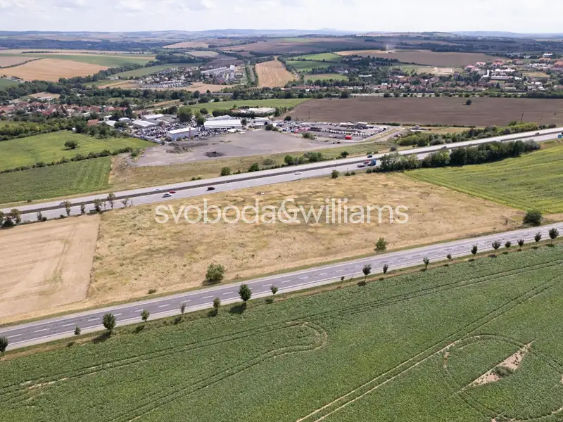 Pronájem skladového prostoru 3078 m², Holubice – náhled fotky 1