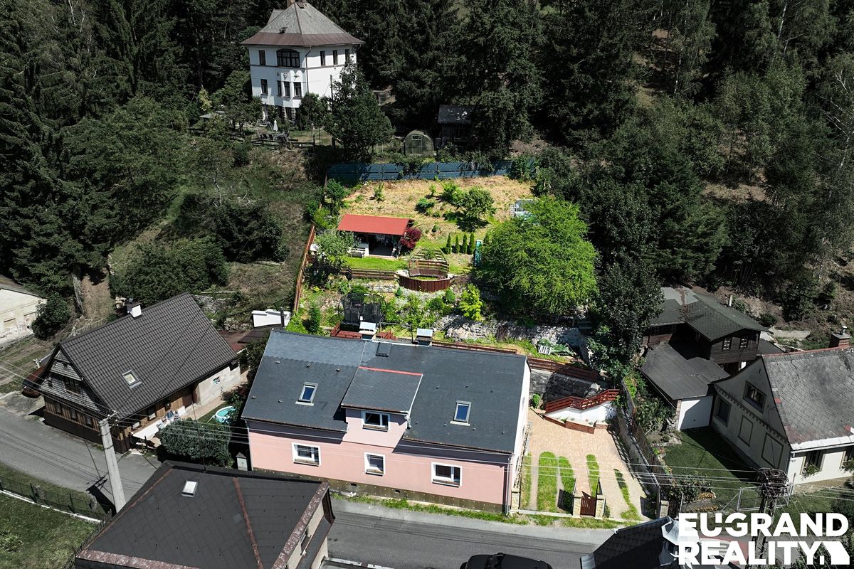 Prodej rodinného domu 235 m², pozemek 687 m²