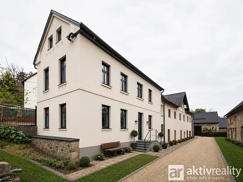 Prodej rodinného domu 250 m², pozemek 1005 m², Dolní Zálezly – náhled fotky 3