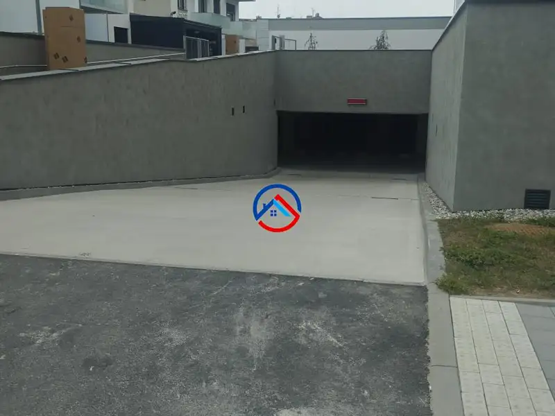Pronájem garážového stání 13 m², Olomouc – náhled fotky 1
