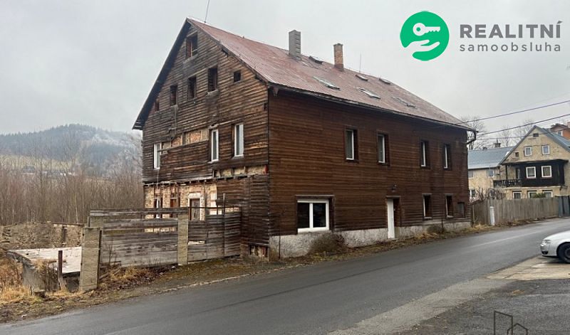 Prodej rodinného domu 700 m², pozemek 1262 m²