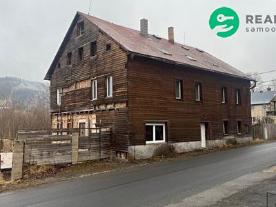 Prodej rodinného domu 700 m², pozemek 1262 m²