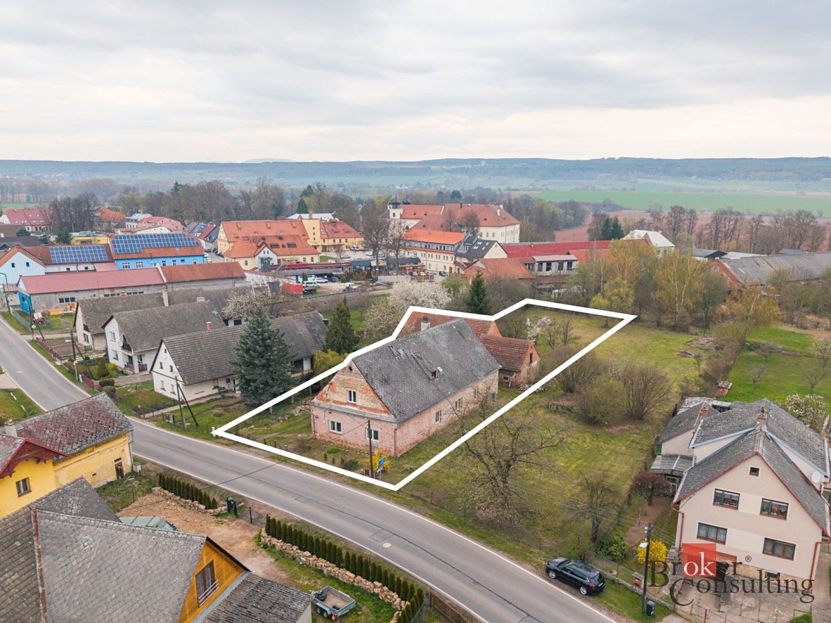 Prodej rodinného domu 230 m², pozemek 2698 m²