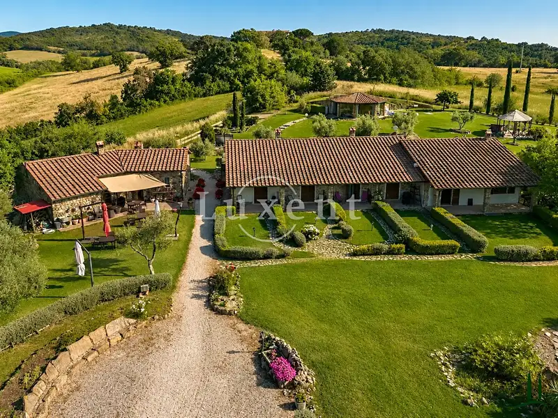 Prodej ubytovacího zařízení 550 m², Manciano – náhled fotky 1