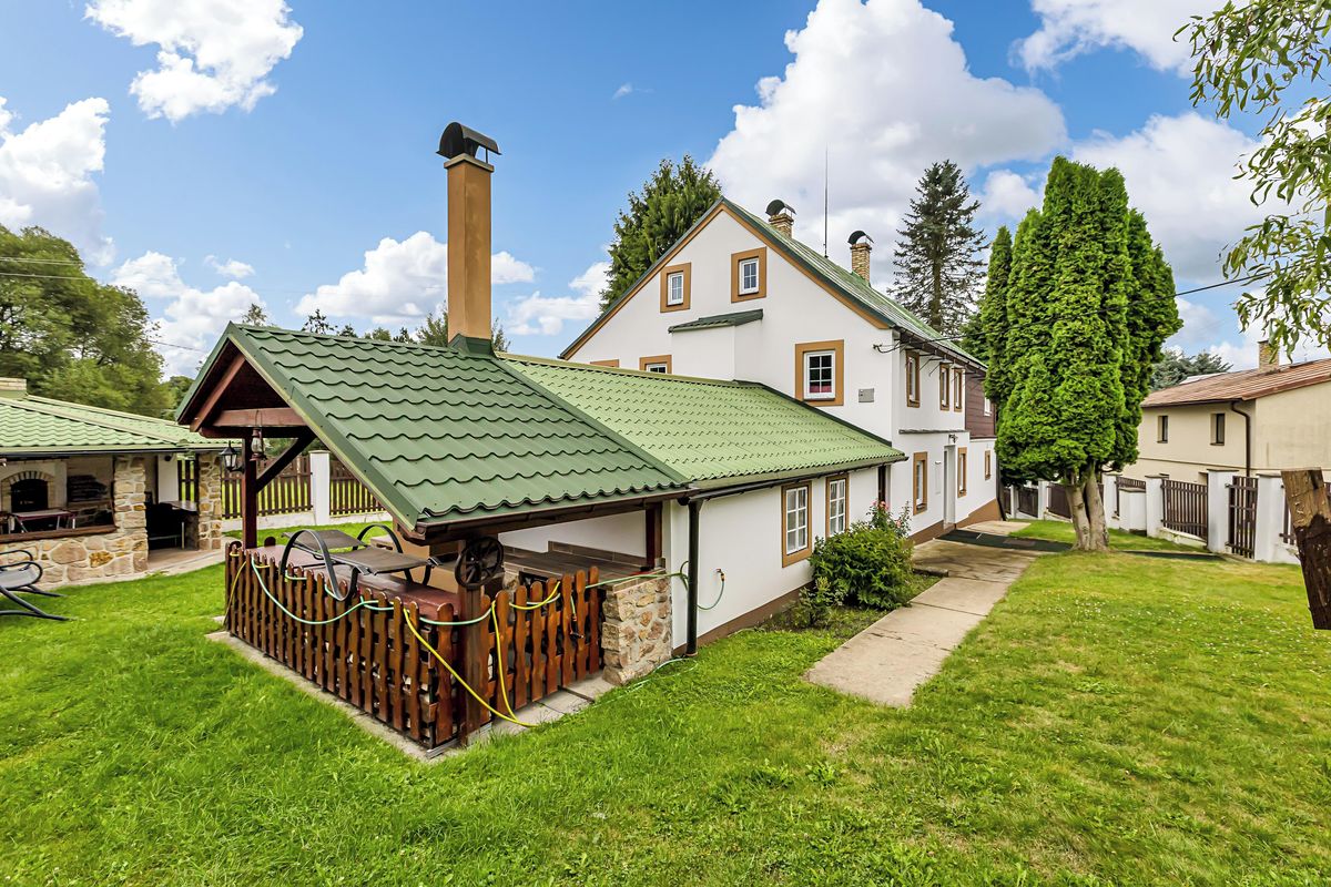 Prodej rodinného domu 264 m², pozemek 732 m² – fotografie 3