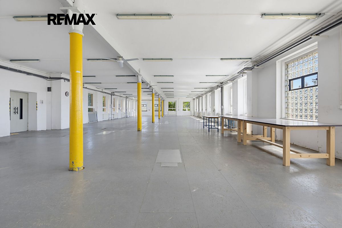 Prodej výrobní haly, prostoru 2350 m²