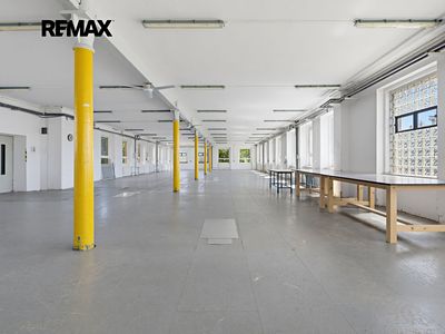 Prodej výrobní haly, prostoru 2350 m²