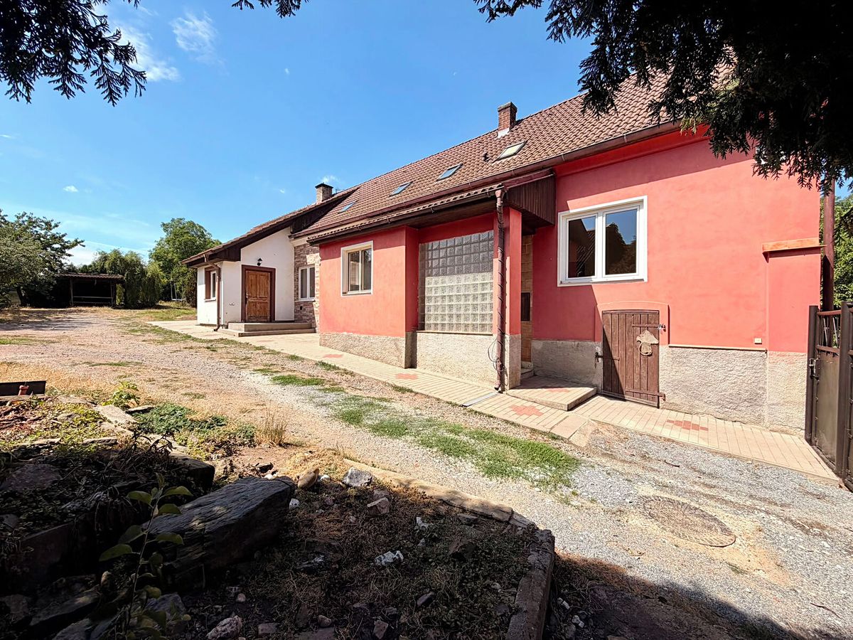 Prodej rodinného domu 180 m², pozemek 666 m² – fotografie 3